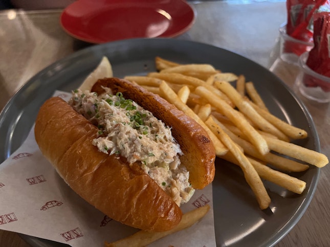 Crab Roll And Tau Yew Bak Sandwich