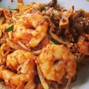 The legendary RM8 Sisters Char Koay Teow, truly live up to its name, n the prawns r so so big 👍👍👍#ilovepenang #foodheaven #foodie #malaysia #food #foodgasm #foodporn #penang #foodstagram #instafood #instadaily #instalunch