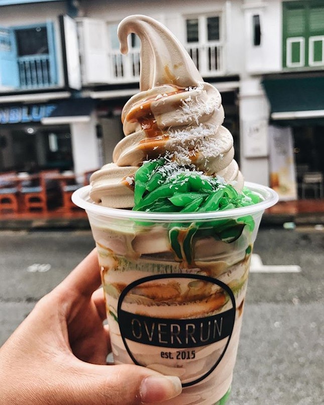 Happiness in a cup 🤗 
#AATeats #chendol #softserve #chendolsoftserve
