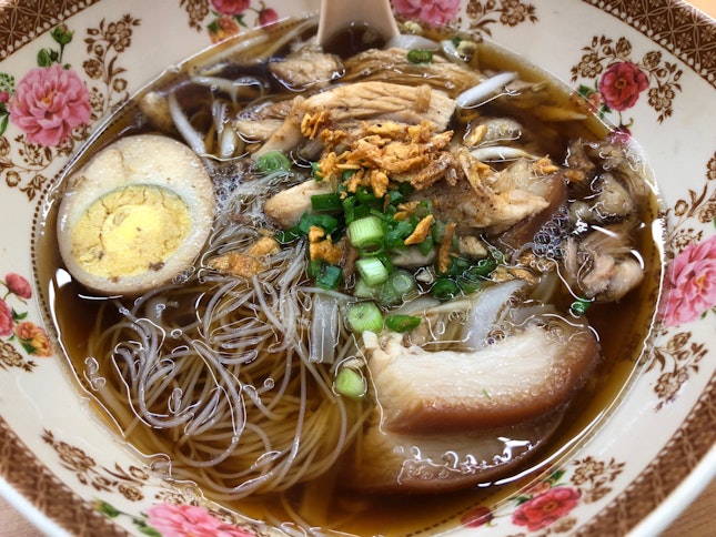 Thai Style Pork Trotters Soup Noodles