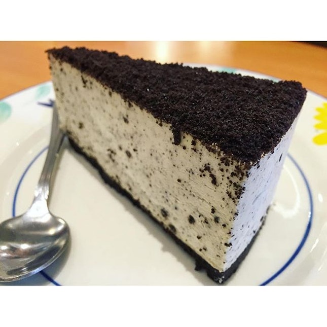 The Oreo cheesecake from #saizeriya taste like Oreo with cream.