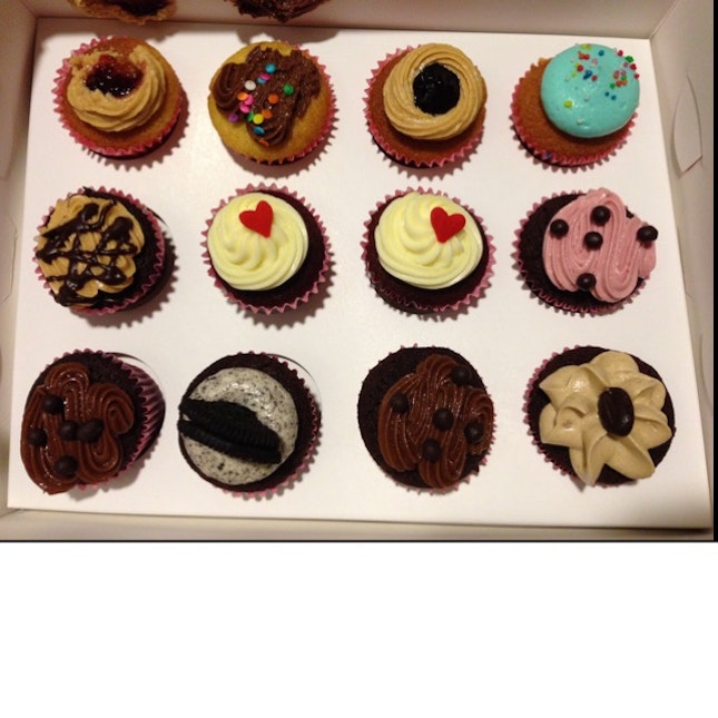Mini Twelve Cupcakes 