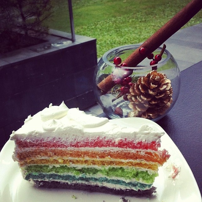 👍😍✌️ dean & Deluca rainbow cake.