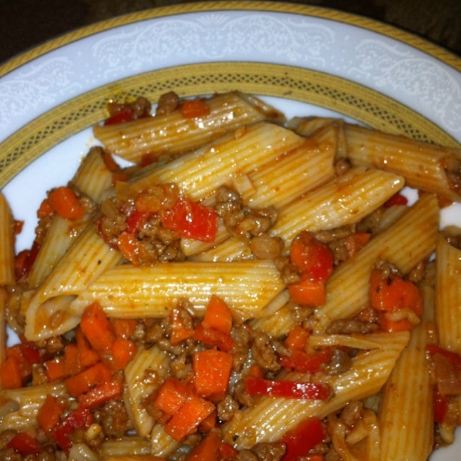 Spicy pasta with minced beef 