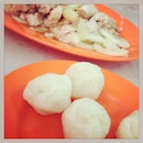 😍 #chickenriceball #riceball #chicken #melacca #melaka #city #instafood #foodgasm #foodporn #yummy #riceball