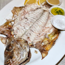 Indulge in the freshest catch from the Aegean Sea!🤤